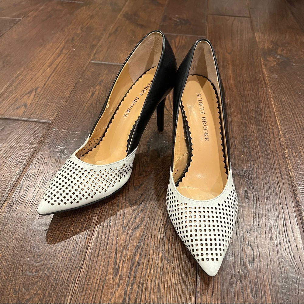 Audrey Brooke Sloan Pointy Toe black and white Color block Pumps size 8.5